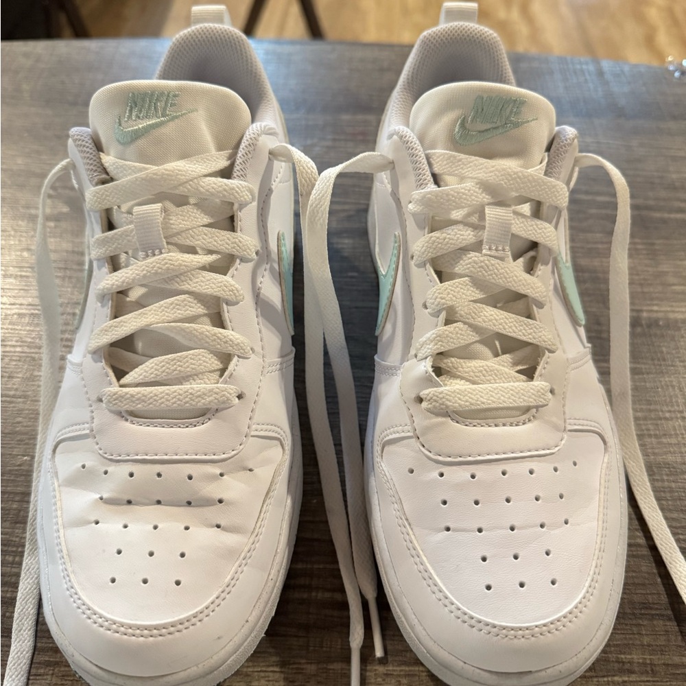 Nike White Court Sneakers Mint Green Swoosh Lace Up Casual Shoes 7Y/8.5Women - Picture 5 of 8